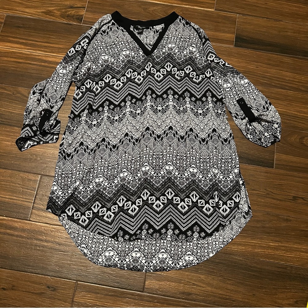 Riley + James Women’s Tunic Blouse Long or 3/4 Sleeve V Neck Black White Pattern